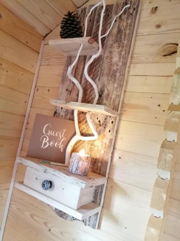 Le Studio Du Pressoir Gisay Exterior foto
